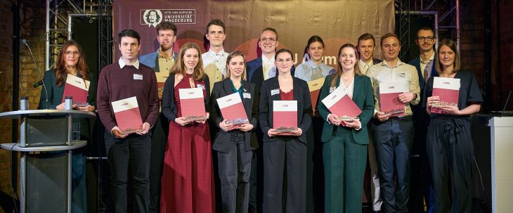 Beste Absolventen 2025 Gruppenbild