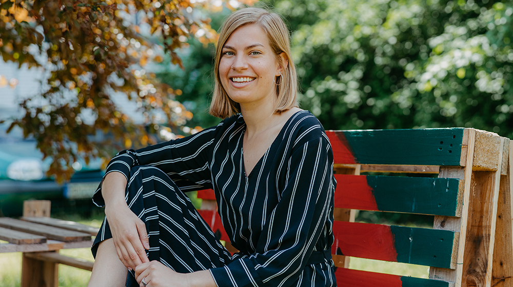 Chiara Joos studiert nicht nur Medizin an der Uni Magdeburg, sondern engagiert sich neben ihrem Studium ehrenamtlich beim MediNetz e.V. (Foto: Jana Dünnhaupt / Uni Magdeburg)