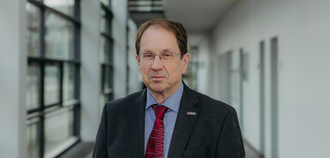 Wir begreifen einen umfassenden Technologietransfer als notwendige Voraussetzung für eine moderne Universität. Es ist uns ein Kernanliegen, Frauen und Männer im Wissenschaftsbetrieb durchgängig gleichberechtigt zu fördern.
Wir legen Wert auf: Diversity, Nachhaltigkeitsowie Gute Wissenschaftliche Praxis.
Prof. Dr. Helmut Weiß
