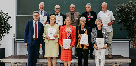 Alumni-Wochenende 2023: Übergabe der goldenen Diplome ©Jana Dünnhaupt