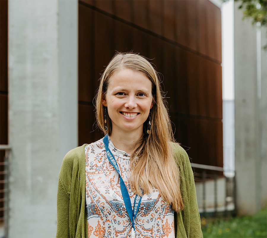 Portrait von einer Frau Namens Dr. Anne Maass (c) Jana Dünnhaupt Uni Magdeburg