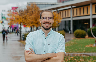 Portrait von Hannes Tegelbeckers, wissenschaftlicher Mitarbeiter der Uni Magdeburg(Foto: Jana Dünnhaupt/Uni Magdeburg)