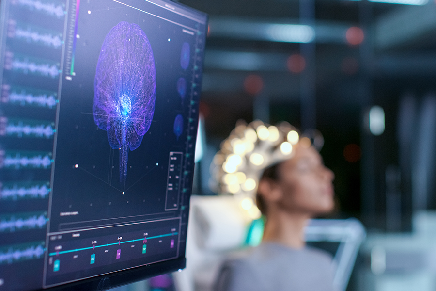 Hirnstrommessung mit EEG; Foto: shutterstock (c)  Gorodenkoff