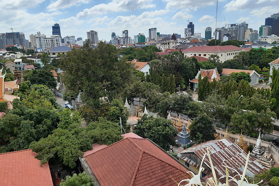 Foto der Stadt Phnom Penh mit vielen Bäumen (c) Annalena Catharina Becker Uni Magdeburg