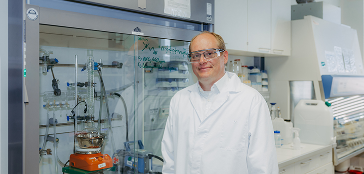 Prof. Dr. Jan von Langermann im Labor