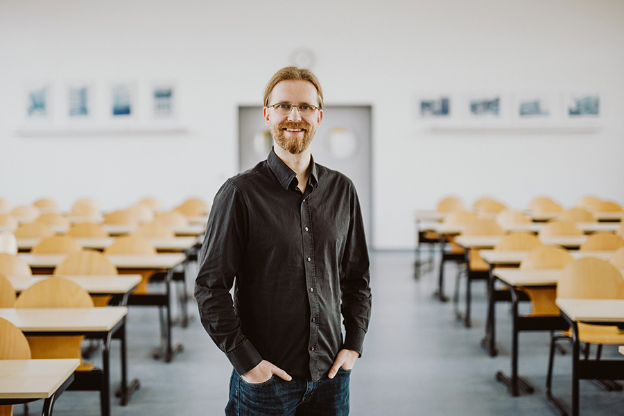 Prof. Stober im Seminarraum an der Uni Magdeburg (c) Jana Dünnhaupt / Uni Magdeburg Prof. Stober im Seminarraum an der Uni Magdeburg (c) Jana Dünnhaupt / Uni Magdeburg