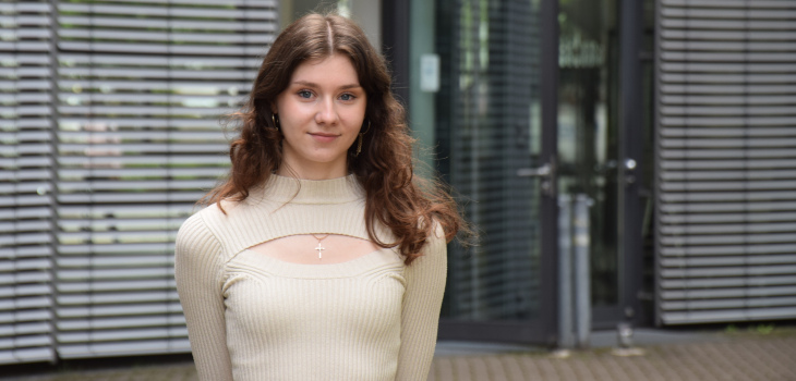Header- Studentin Georgeta-Anastasia
