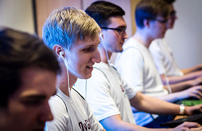 Training der studentische Initiative an Computern (c) privat