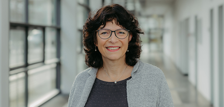 Portrait der Kanzlerin Angela Matthies (Foto: Jana Dünnhaupt / Uni Magdeburg)