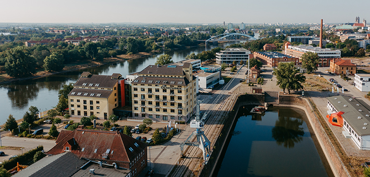 Drohnenaufnahme mit Blick auf den Wissenschaftshafen (c) Jana Dünnhaupt Uni Magdeburg