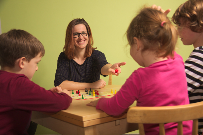 Isabel Klingler mit ihren drei Kindern
