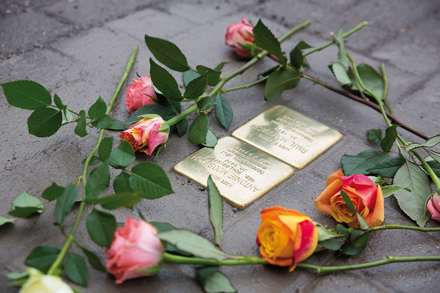 Stolpersteine der Familie Moosbach auf dem Campus (c) Stefan Berger