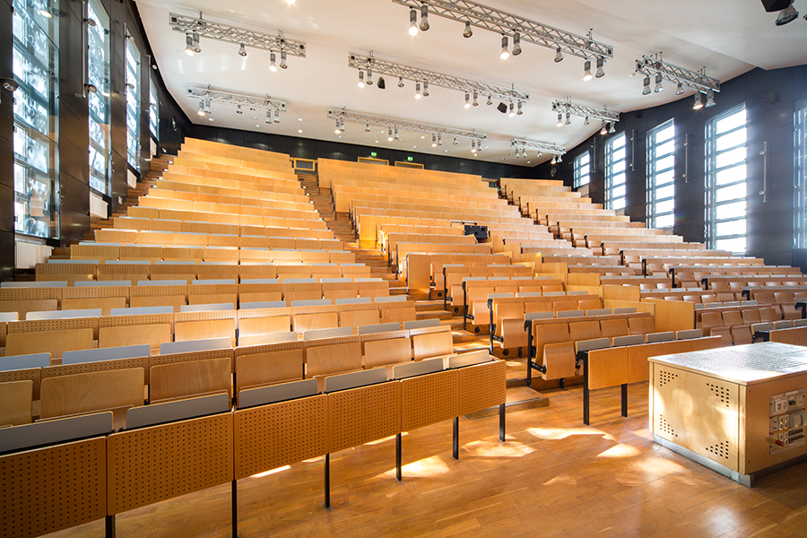 leerer Hörsaal Uni Magdeburg