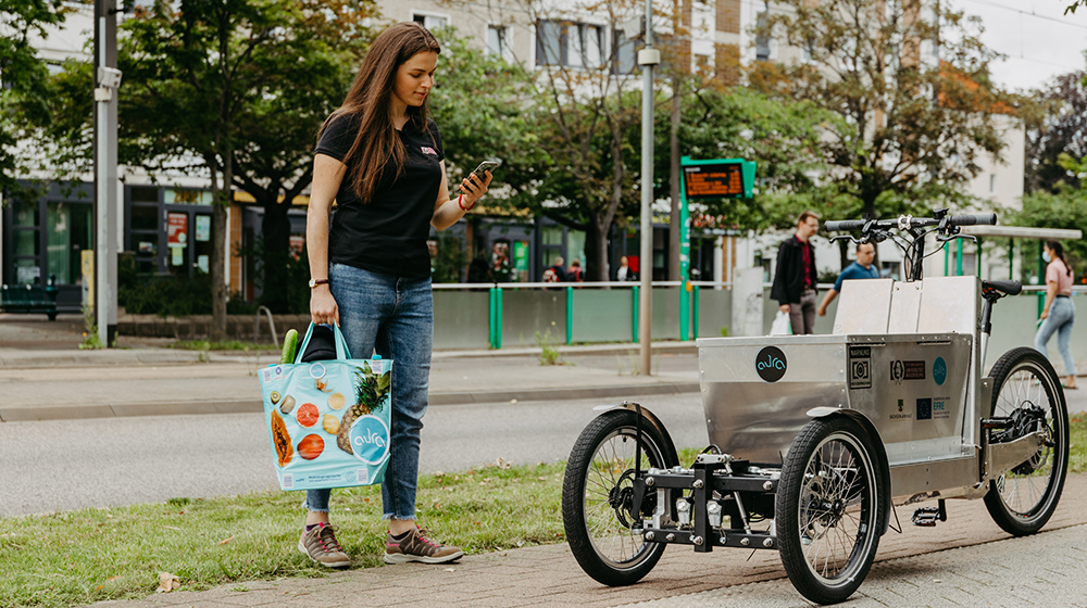 The University of Magdeburg is developing an autonomous delivery bike that can be called by app (c) Jana Dünnhaupt / Uni Magdeburg
