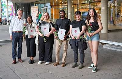Der Rektor und die Preisträgerinnen und Preisträger des Studierendenpreises (c) Jana Dünnhaupt Uni Magdeburg