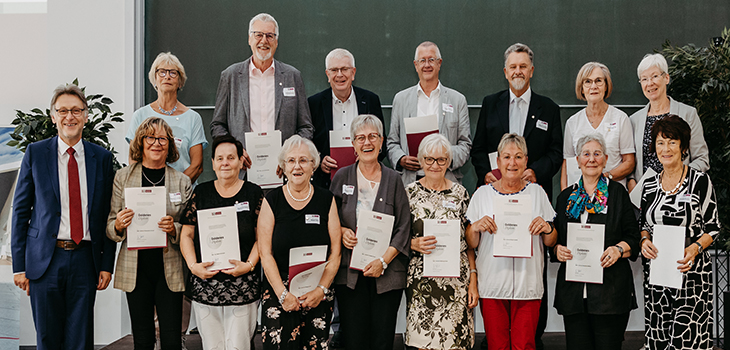 Glückliche Alumni bei der Verleihung im Jahr 2023 ©Jana Dünnhaupt