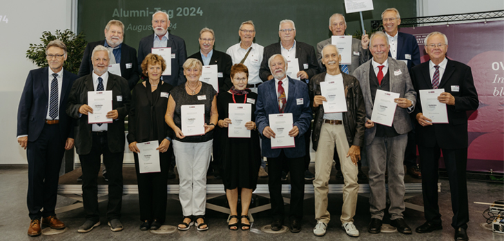Glückliche Alumni bei der Verleihung der Goldenen Diplome im Jahr 2024 ©Jana Dünnhaupt
